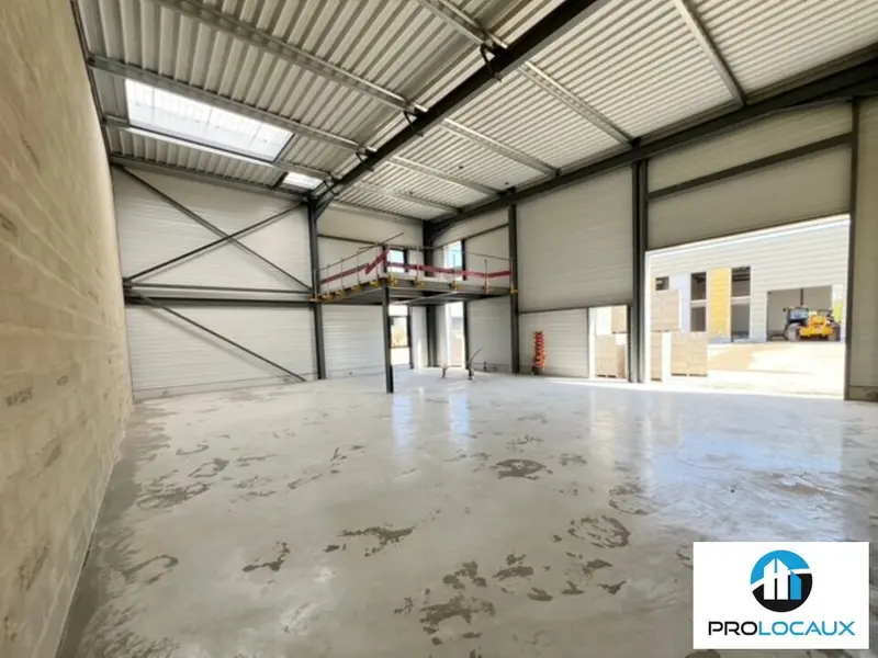 A louer Locaux d'activité 238m² Crouy-en-Thelle