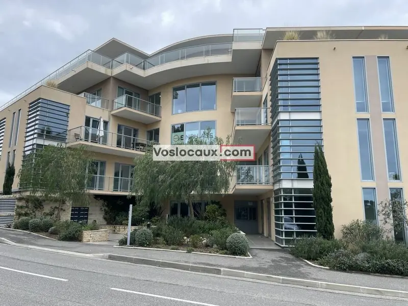 A  louer :  Bureaux de 230m² à SOPHIA ANTIPOLIS - LES TEMPLIERS