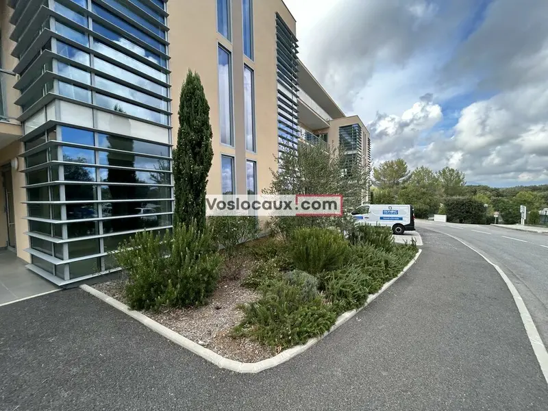 A louer Local commercial  182m² Biot