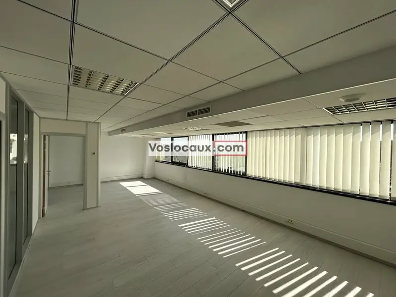 A louer : Bureaux de 280 m² à SOPHIA ANTIPOLIS - LES BOUILLIDES