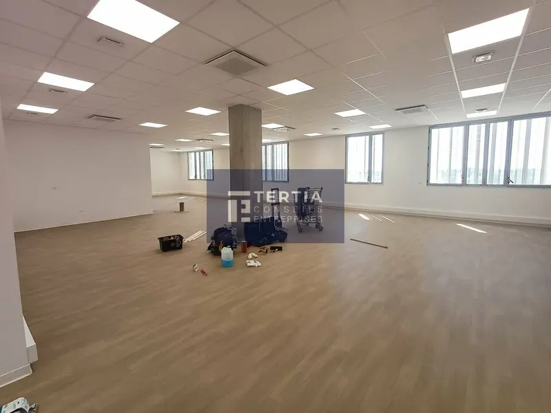 A PROXIMITE DE LA GARE SUD DE FRANCE -  LOCAUX NEUFS A LOUER