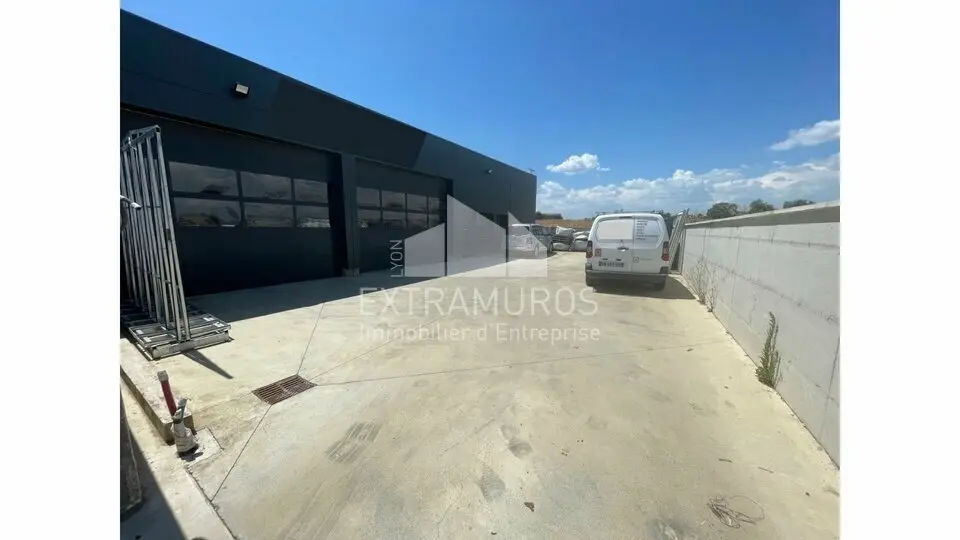 A louer Locaux d'activité 705m² Chassagny