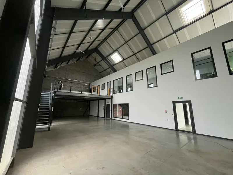 SAINT MALO : A LOUER LOCAL D'ACTIVITE / BUREAUX 