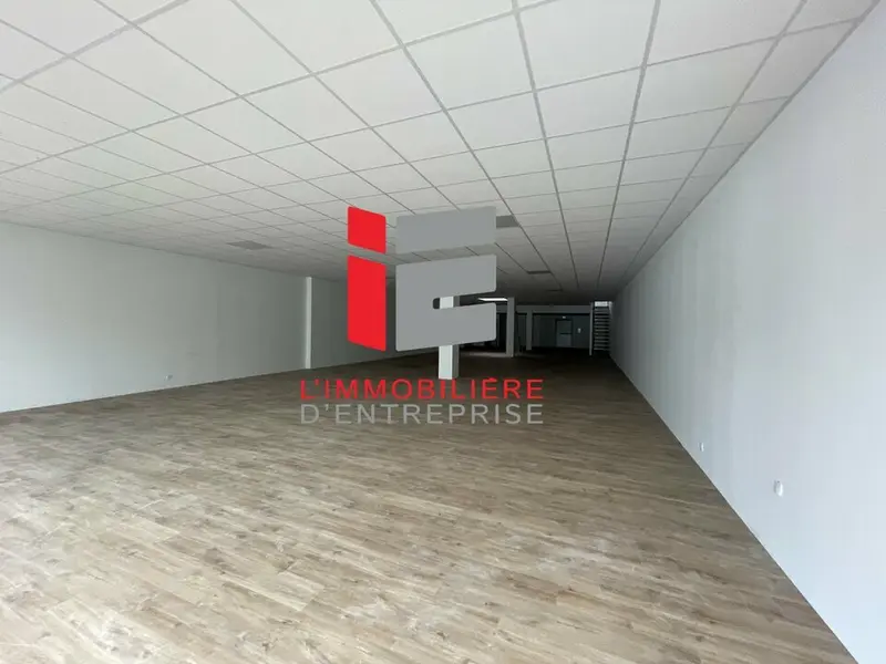 Local commercial à louer  428 m²  Zone commerciale KERYADO