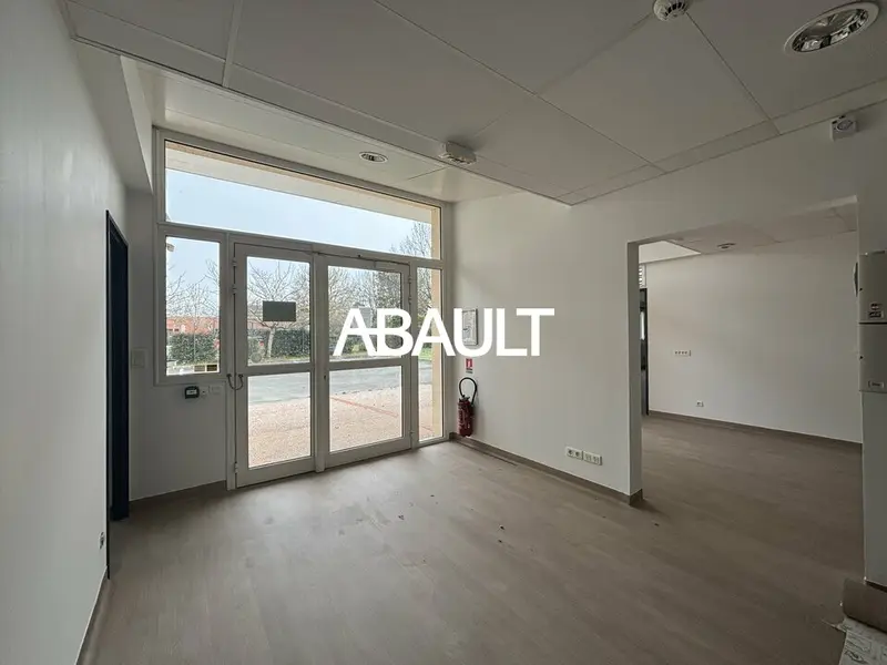 A LOUER PLATEAU DE BUREAUX D'ENVIRON 303 M² À LABÈGE 