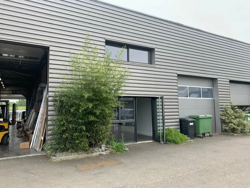 À LOUER  LOCAL D'ACTIVITÉS 150 m²  ZA LALANDE, MONTUSSAN (33450)