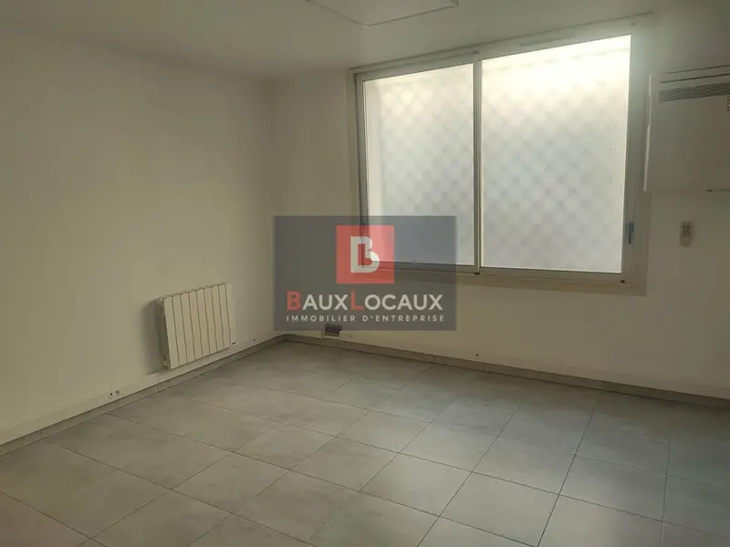 LOCATION LOCAL PROFESSIONEL 56 m² SALON DE PROVENCE