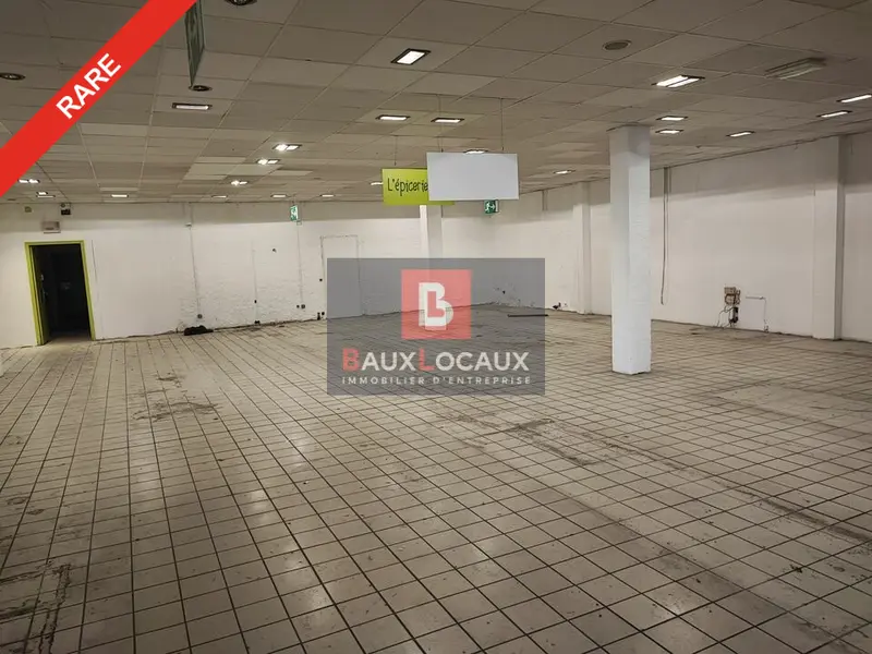 LOCATION LOCAL COMMERCIAL 364 m² SALON DE PROVENCE