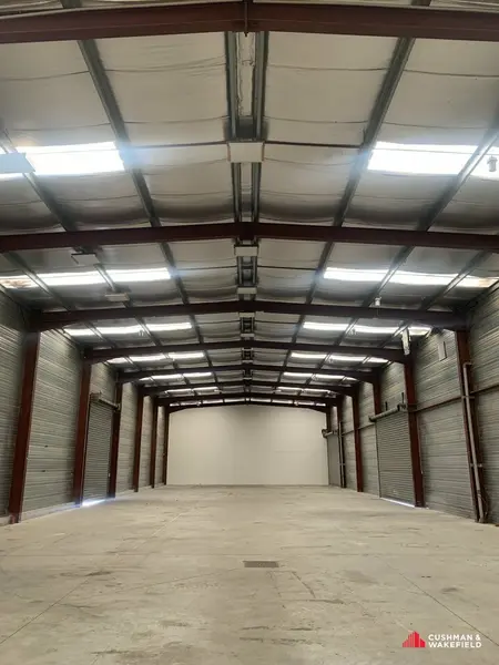 900 m² d'entrepôt et de bureaux à louer à Bègles