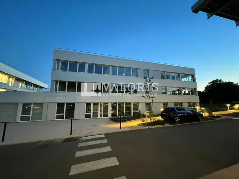 A louer Bureaux 1053m² Ventabren
