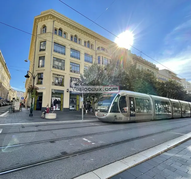 Nice centre  Bureaux de 25 m² à louer, lumineux et avec stationnement