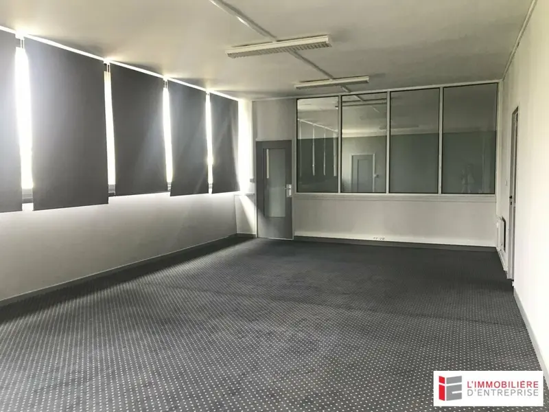 BUREAUX 200 M² A LOUER GUINGAMP (ZI GRÂCES)