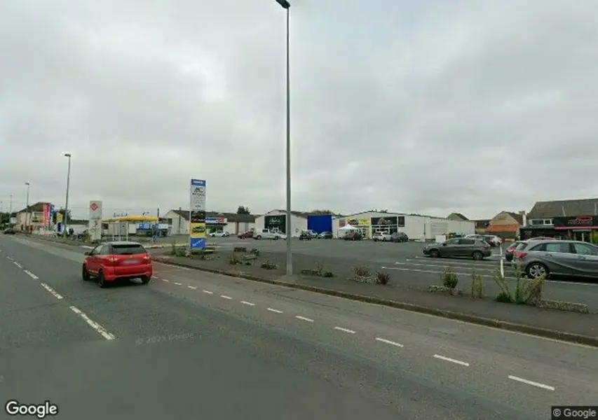 LOCAL COMMERCIAL 320 m² avec parking 