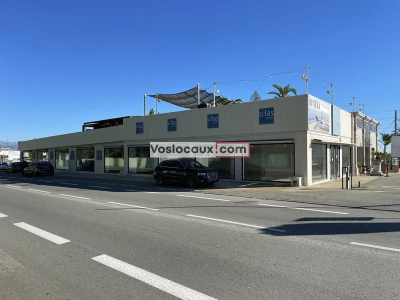 A louer Local commercial  670m² Antibes