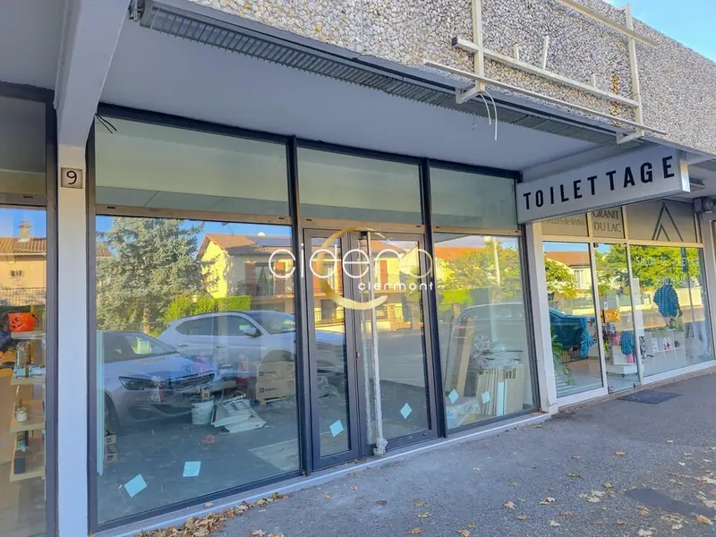 Location local commercial rénové centre-ville COURNON (638000)