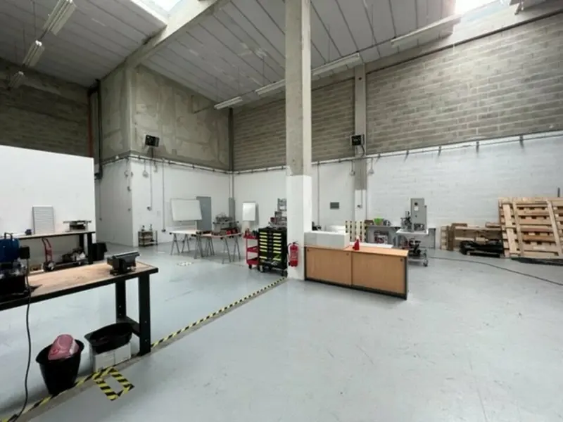 LOCAUX D'ACTIVITES A LOUER