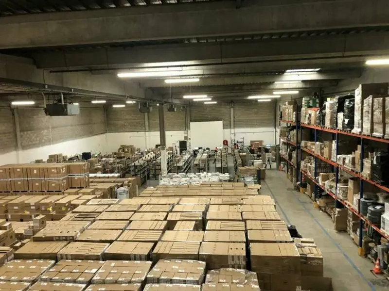 LOCAL D'ACTIVITES AVEC QUAIS DE DECHARGEMENT