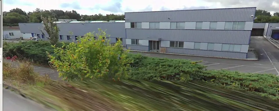 vastes locaux d'actvité