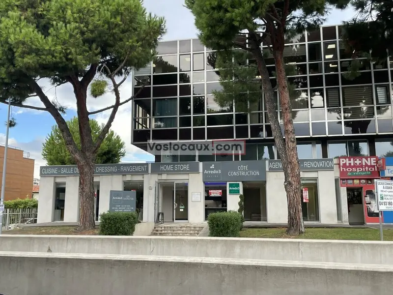 A louer Local commercial  200m² Saint-Laurent-du-Var