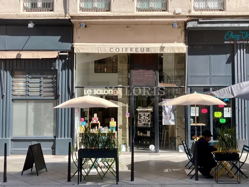 A louer Local commercial  42m² Lyon 01