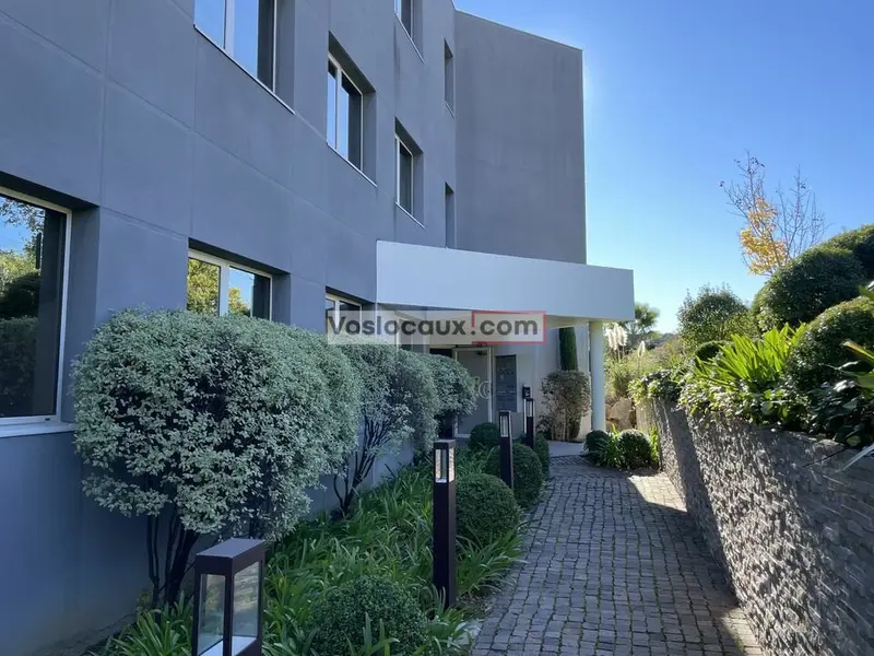 A louer Bureaux 672m² Valbonne