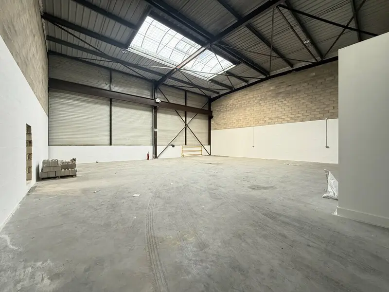 Local d'activités rénové à louer