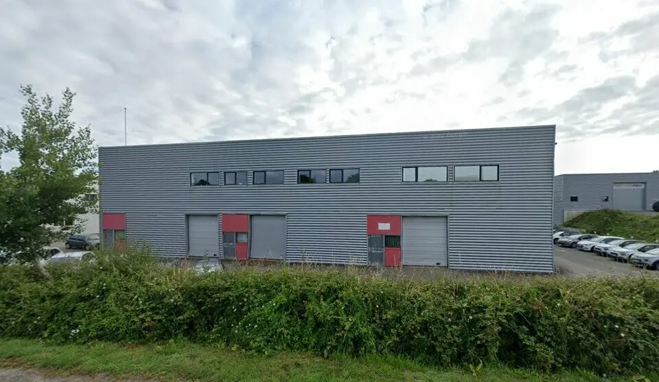 A LOUER - ENTREPOT + BUREAUX - PROCHE 4 VOIES