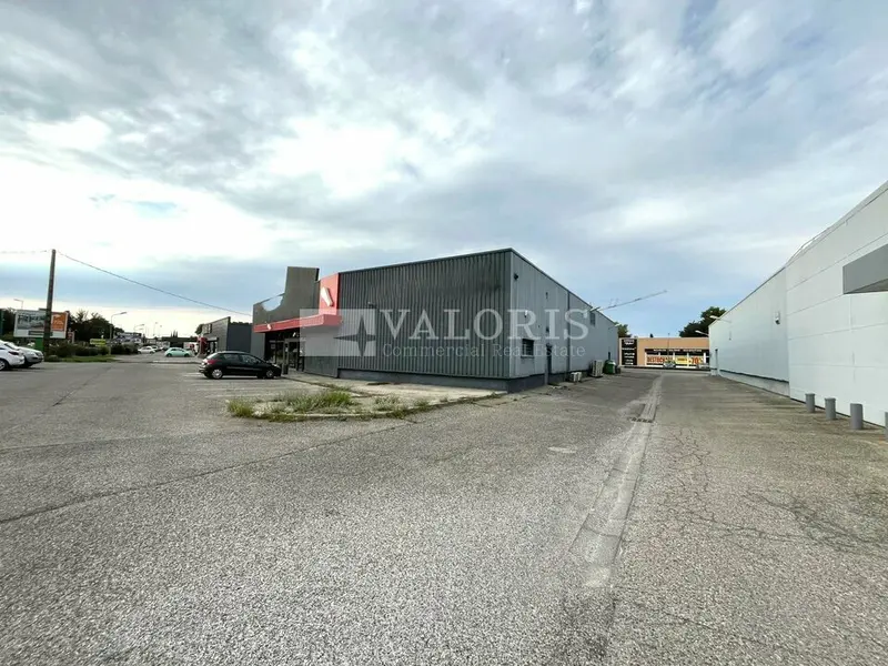 A louer Local commercial  1100m² Avignon