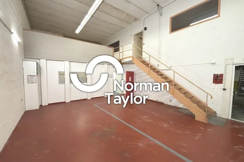 À LOUER  Local d'activités mixte  332 m²