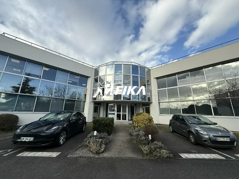 A LOUER - BUREAUX - 450 m² - (33700) MERIGNAC