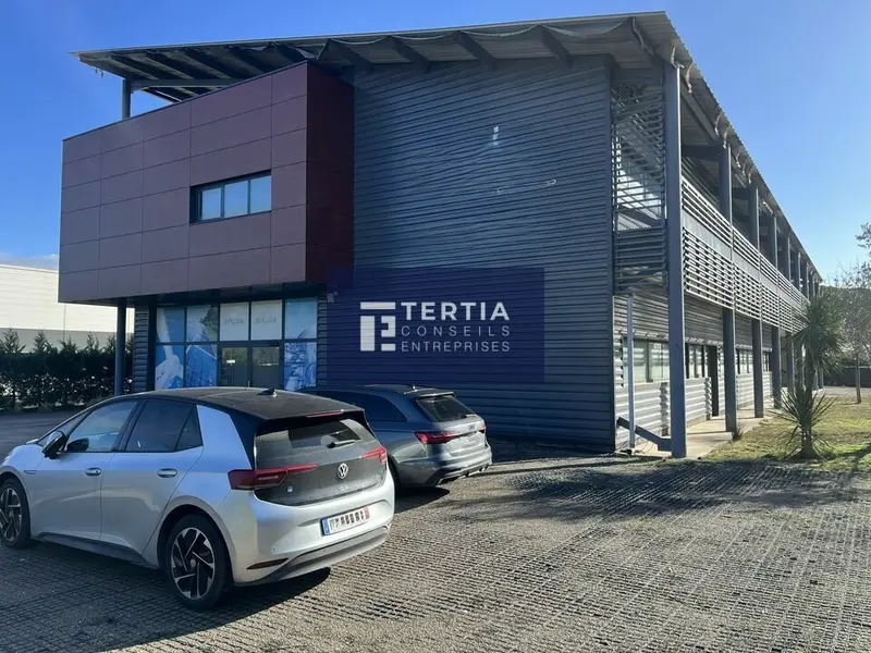 Un bâtiment indépendant alliant image, fonctionnalité et performance.