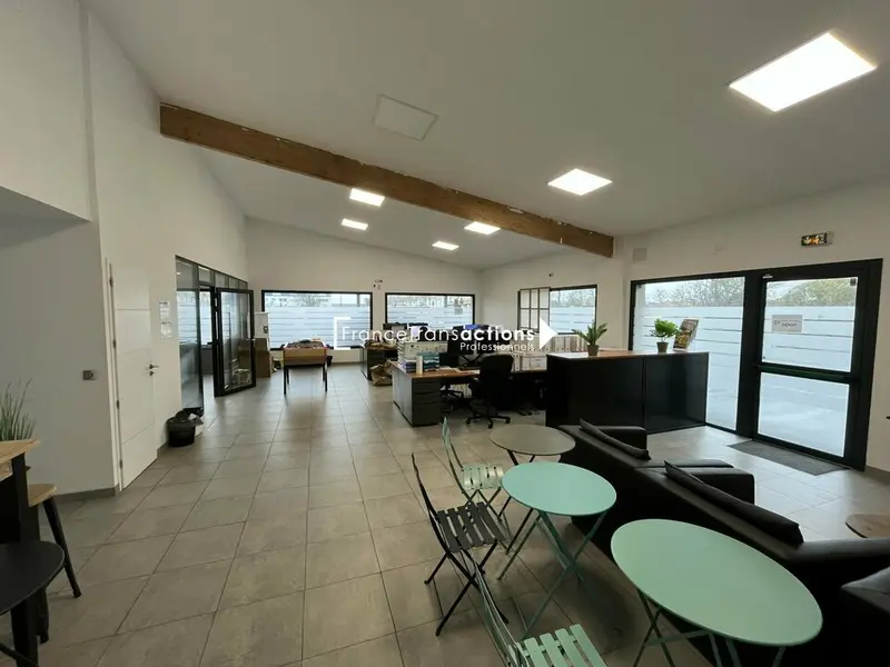 A LOUER LOCAL COMMERCIAL DIVISIBLE 432 m² PLAISANCE DU TOUCH