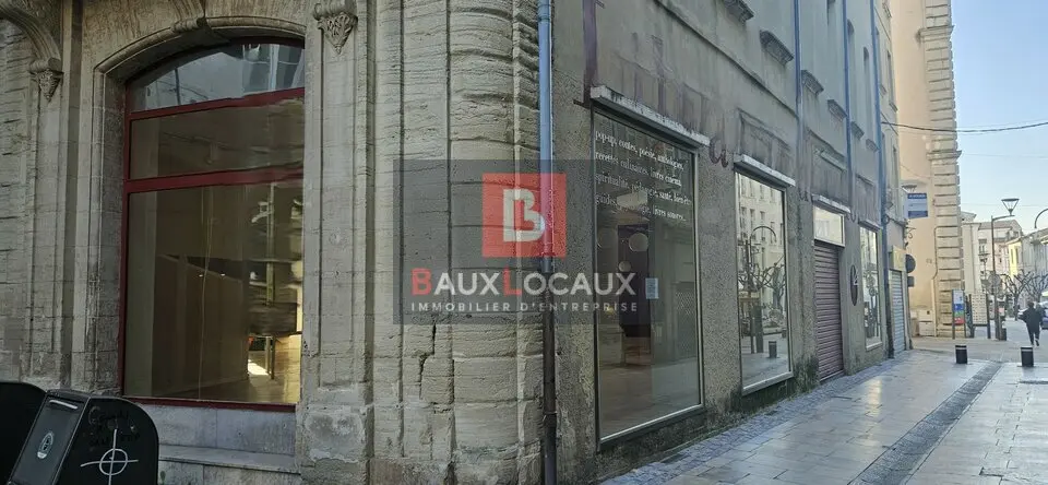 CARPENTRAS  EMPLACEMENT N°1 EN RUE PIÉTONNE 288M² 