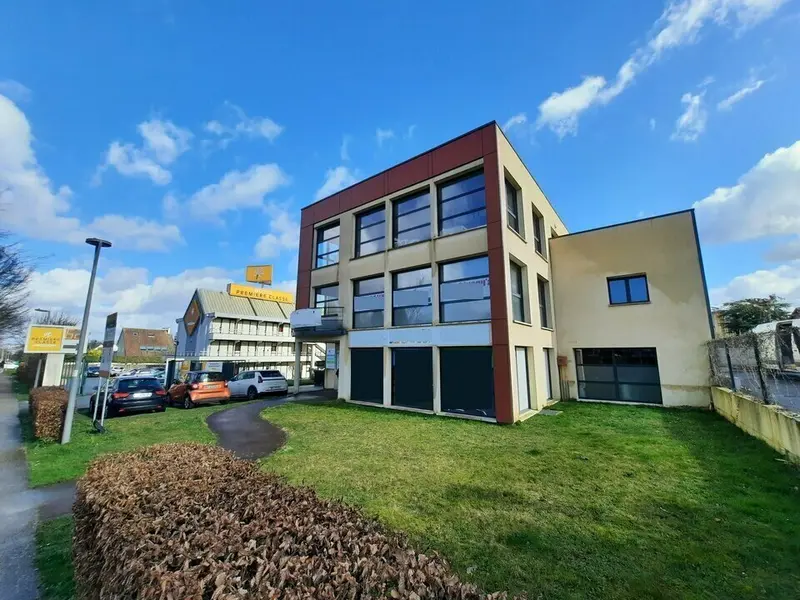 Bureau à louer - Saint-Étienne-Du-Rouvray (76800) - 377 m² - 4 241 €/mois