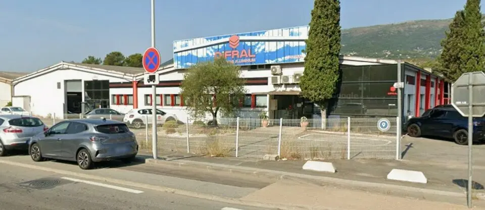 Entrepôt / Activité à vendre - Carros (06510) - 1700 m²