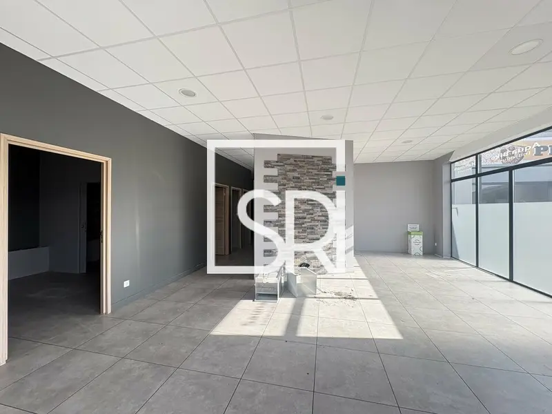 Local Commercial à louer - Cournon-D'Auvergne (63800) - 200 m² - 2 500 €/mois