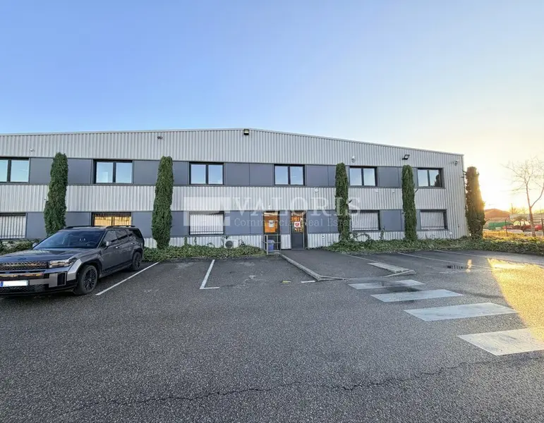 A louer Entrepôt 2372m² Vaulx-en-Velin