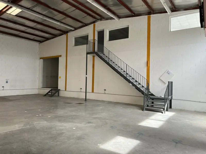 Entrepôt / Activité à louer - Quincy-Voisins (77860) - 417 m² - 2 204 €/mois