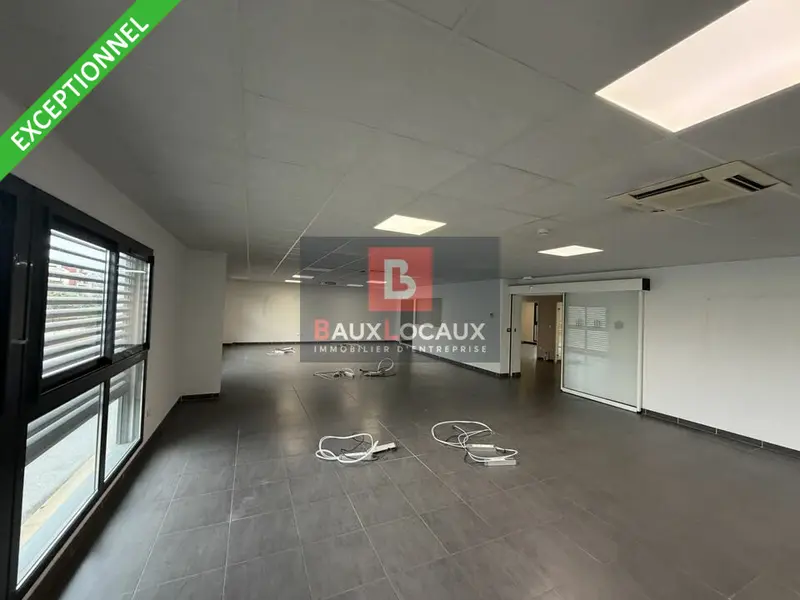 A louer Locaux d'activité 900m² Nîmes