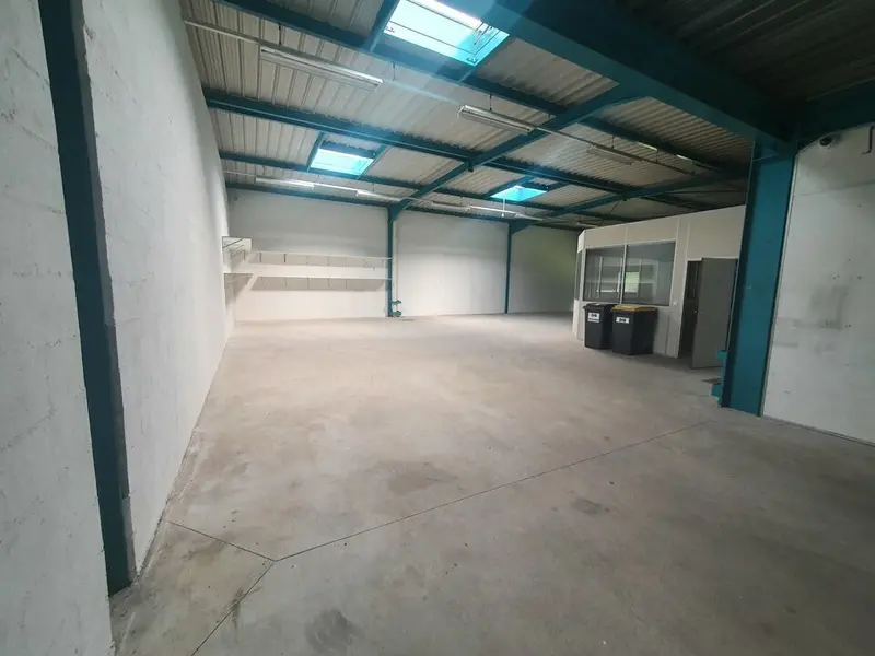 Entrepôt / Activité à louer - Tremblay-En-France (93290) - 446 m² - 4 198 €/mois