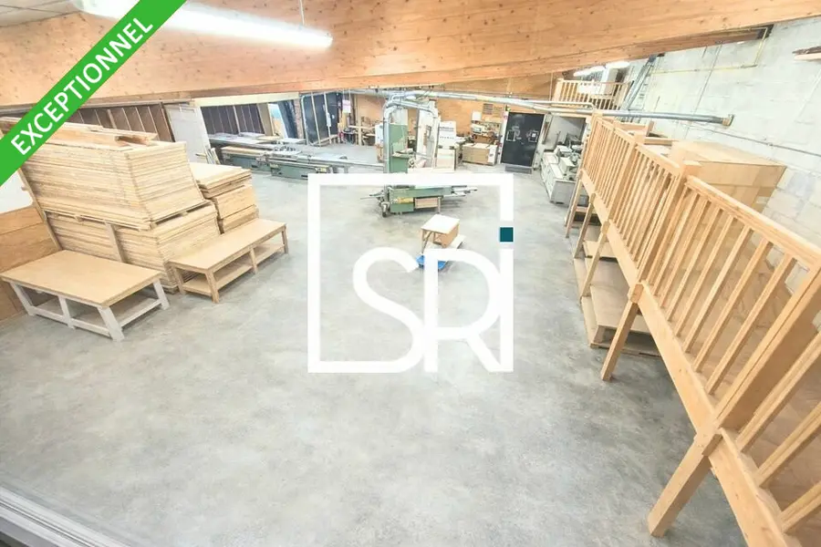 Entrepôt / Activité à louer - Châteaugay (63119) - 576 m² - 3 291 €/mois