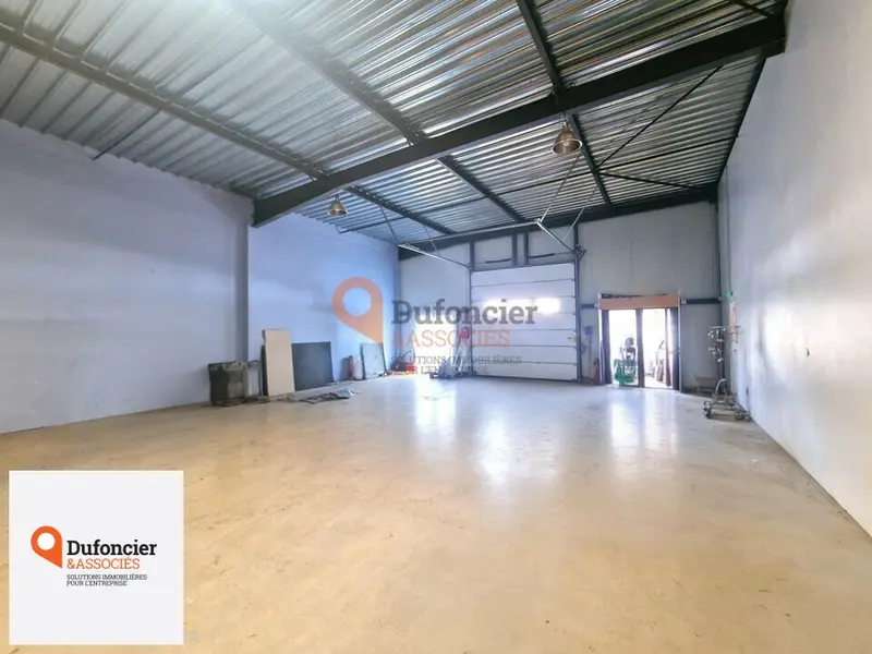 LOCAL D'ACTIVITÉ À LOUER  480 M² + 150 M² MEZZANINE