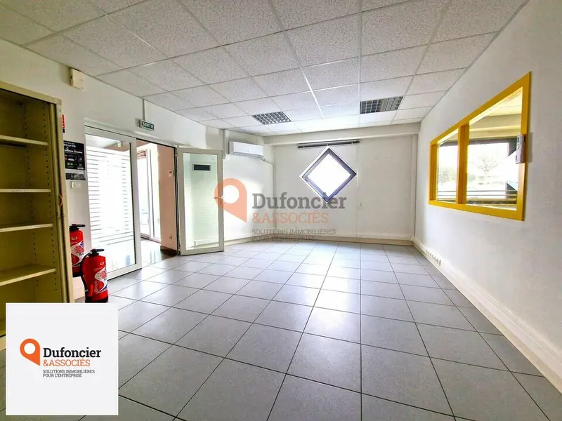 BUREAUX 140M² À LOUER - PROCHE POLYCLINIQUE - PARKING