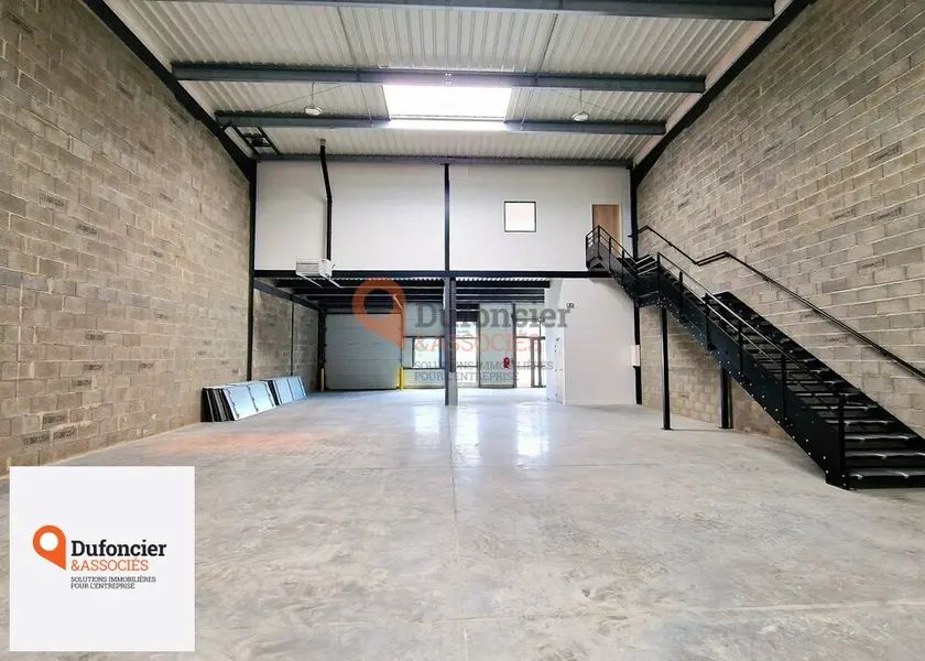 POITIERS ZI REPUBLIQUE - LOCAL D'ACTIVITE A LOUER - 399M2