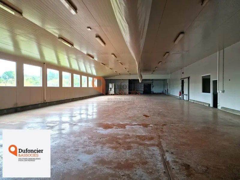 POITIERS EST - BATIMENT LOGITIQUE AGROALIMENTAIRE A VENDRE DE 3243M2