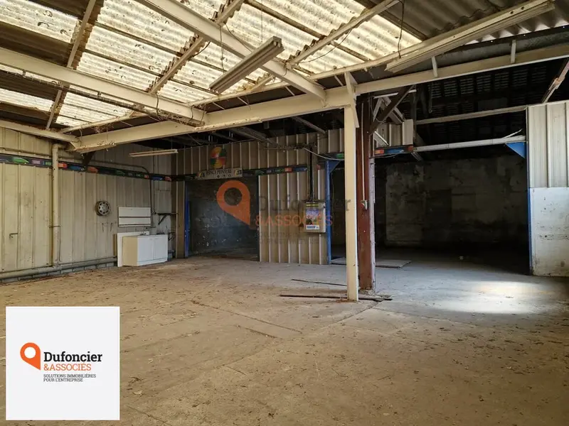 POITIERS SUD SECTEUR LIBERATION - ATELIER OU ENTREPOT A VENDRE 273M²