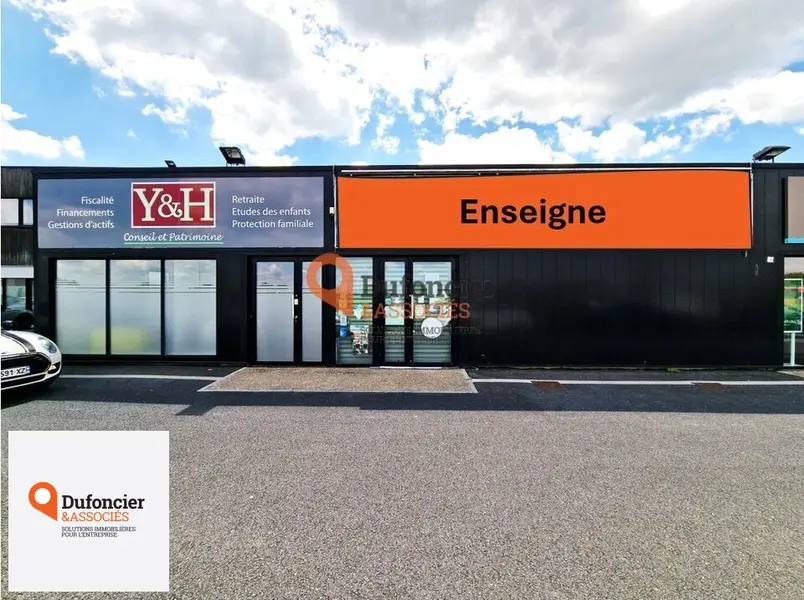 Local Commercial à louer - Poitiers (86000) - 240 m² - 3 166 €/mois