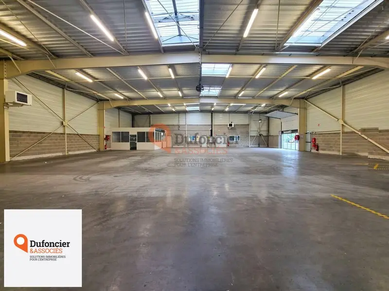 LOCAL D'ACTIVITÉ QUALITATIF 960 m² - POITIERS SECTEUR ZI RÉPUBLIQUE 