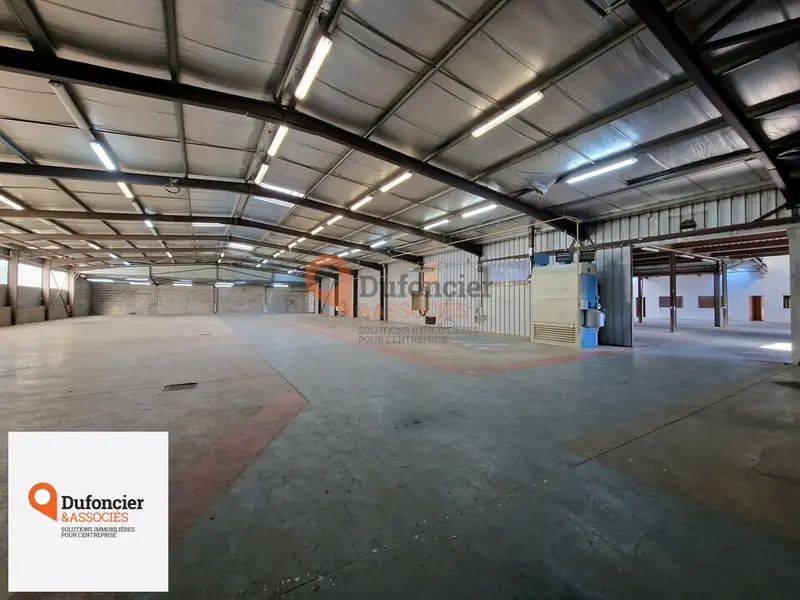 A vendre Locaux d'activité 2800m² Chasseneuil-du-Poitou