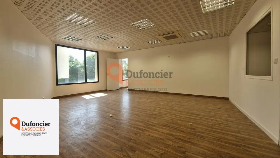 BUREAUX DE 190M² A LOUER GRAND POITIERS - SAINT BENOIT SECTEUR MEDICAL